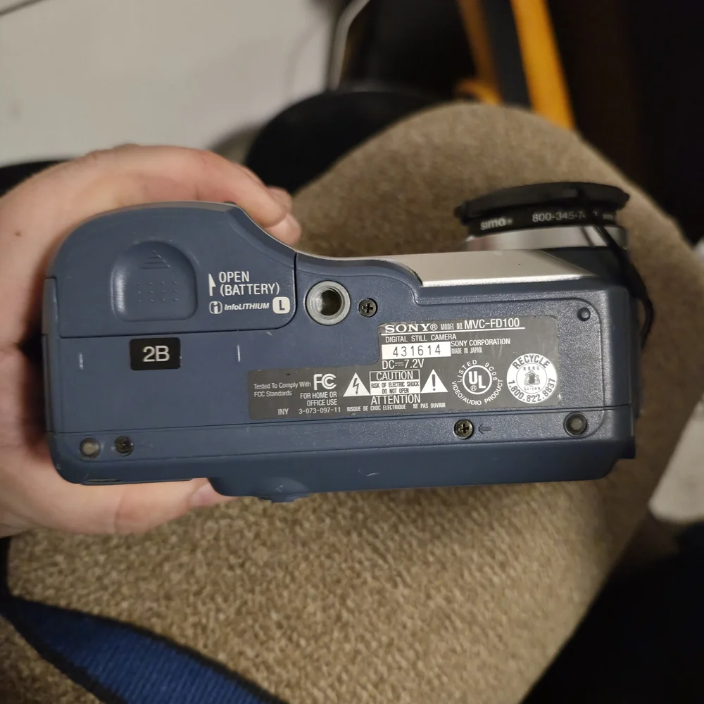Sony MVC-FD100 Digital Still Camera Untested